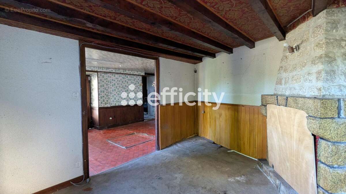 Maison à SAINT-REMY-SUR-DUROLLE