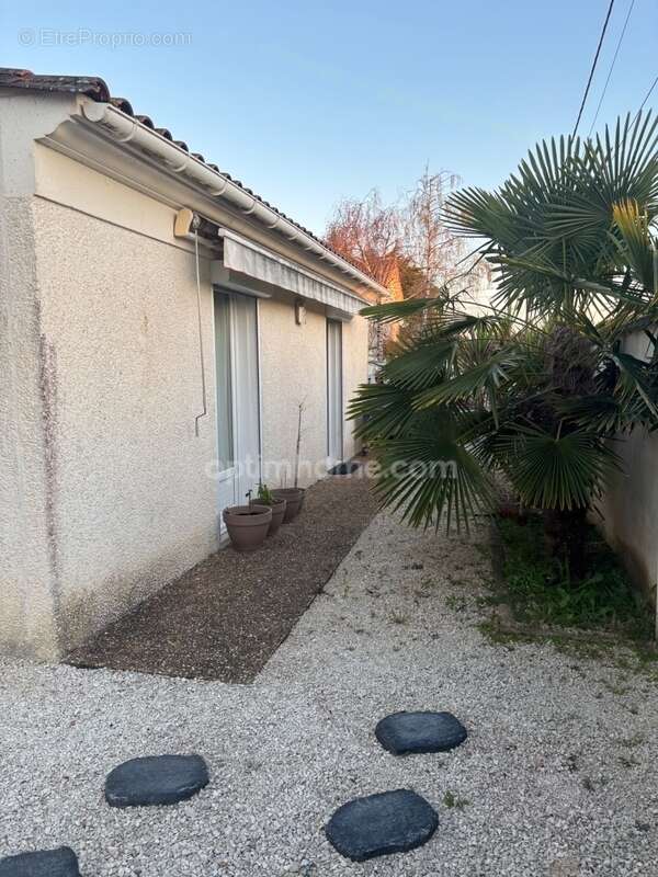 Maison à ROULLET-SAINT-ESTEPHE