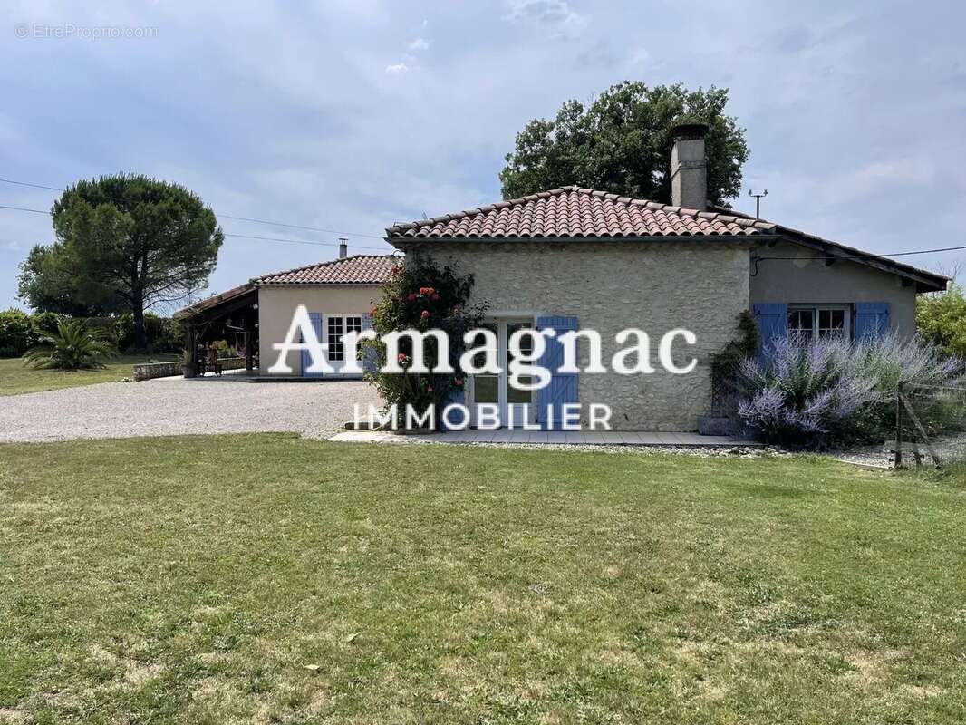 Maison à VIC-FEZENSAC