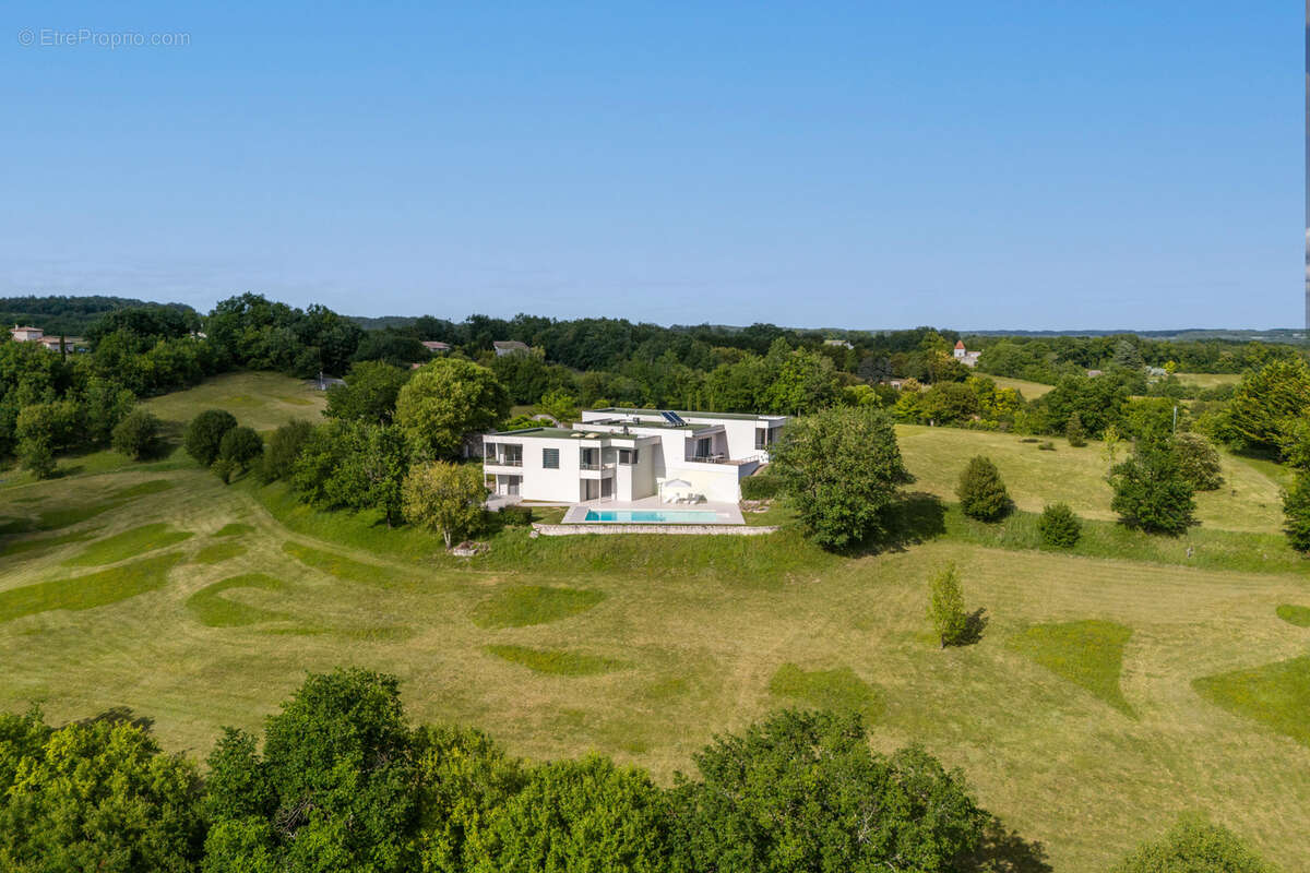 Maison à MONTAIGU-DE-QUERCY