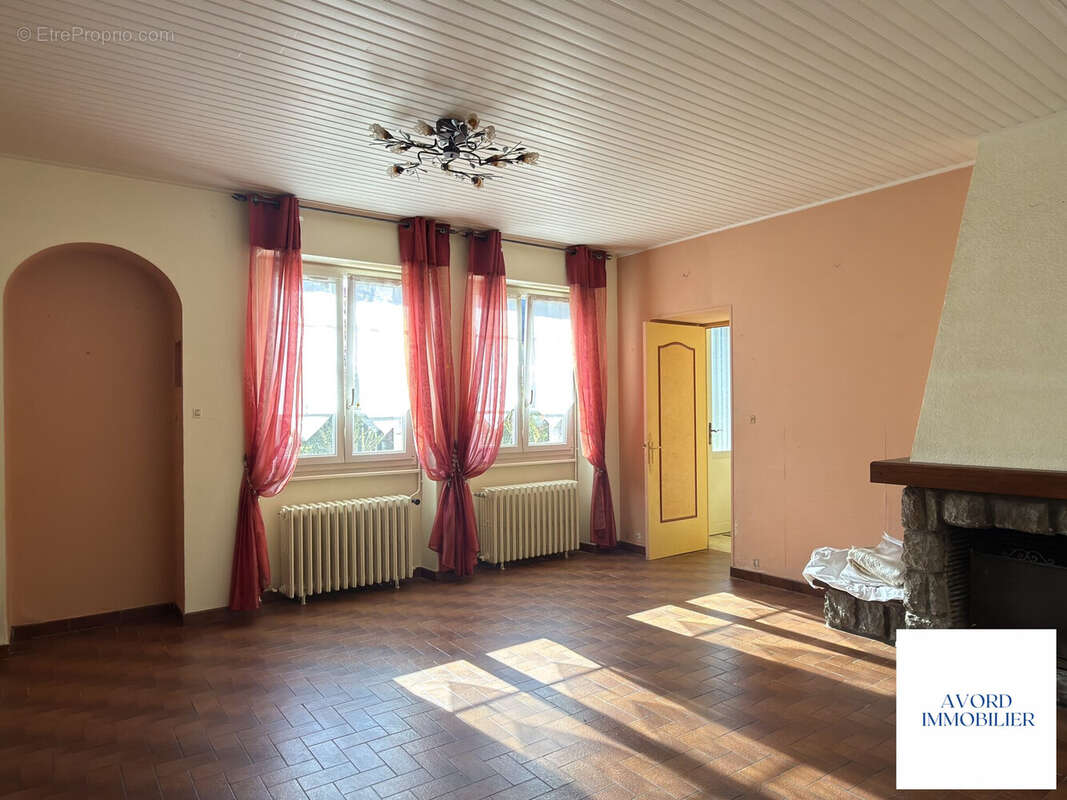 Maison à AZY