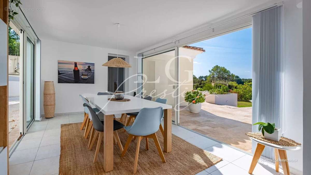 Maison à BAGNOLS-EN-FORET