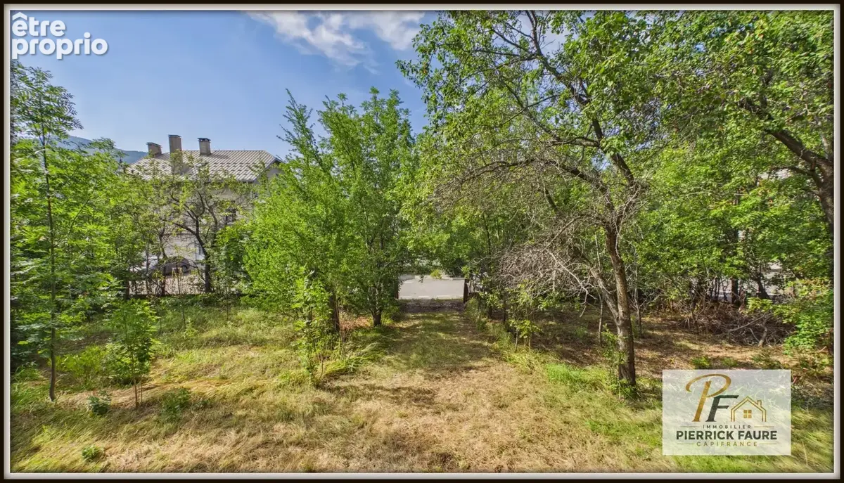 BRIANÇON – Maison historique de 193,67 m² à rénover, jardin arboré et vue montagne - photo 9