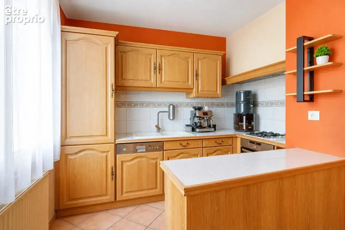 Maison de 5/6 pièces de 85 m² à Villeurbanne avec Garage et Cour - photo 4