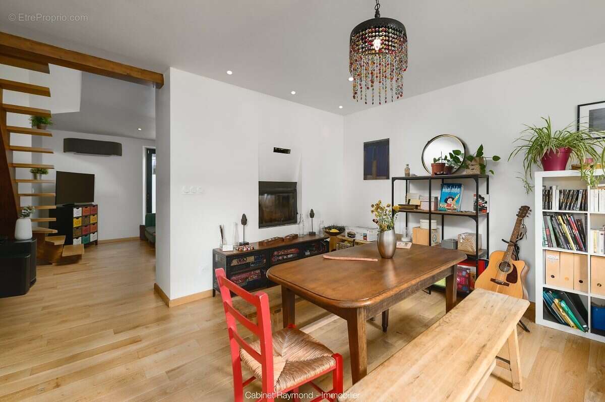 Maison à ENTRAIGUES