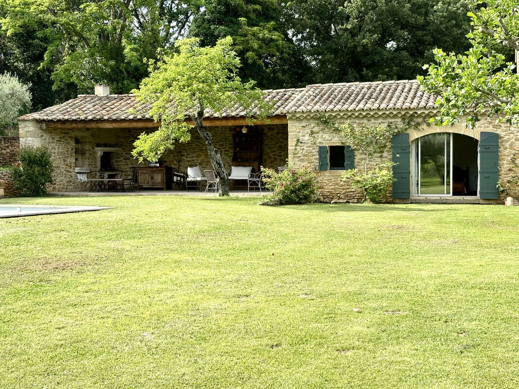 Maison à UCHAUX