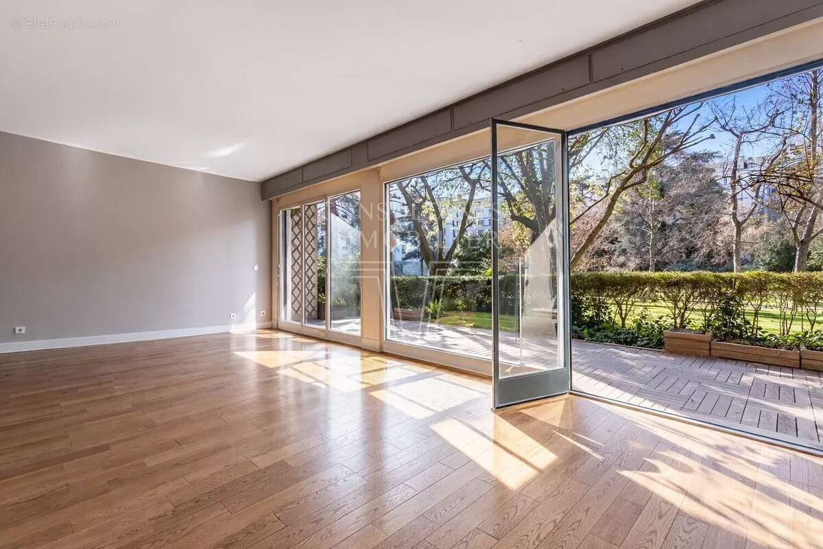 Appartement à NEUILLY-SUR-SEINE