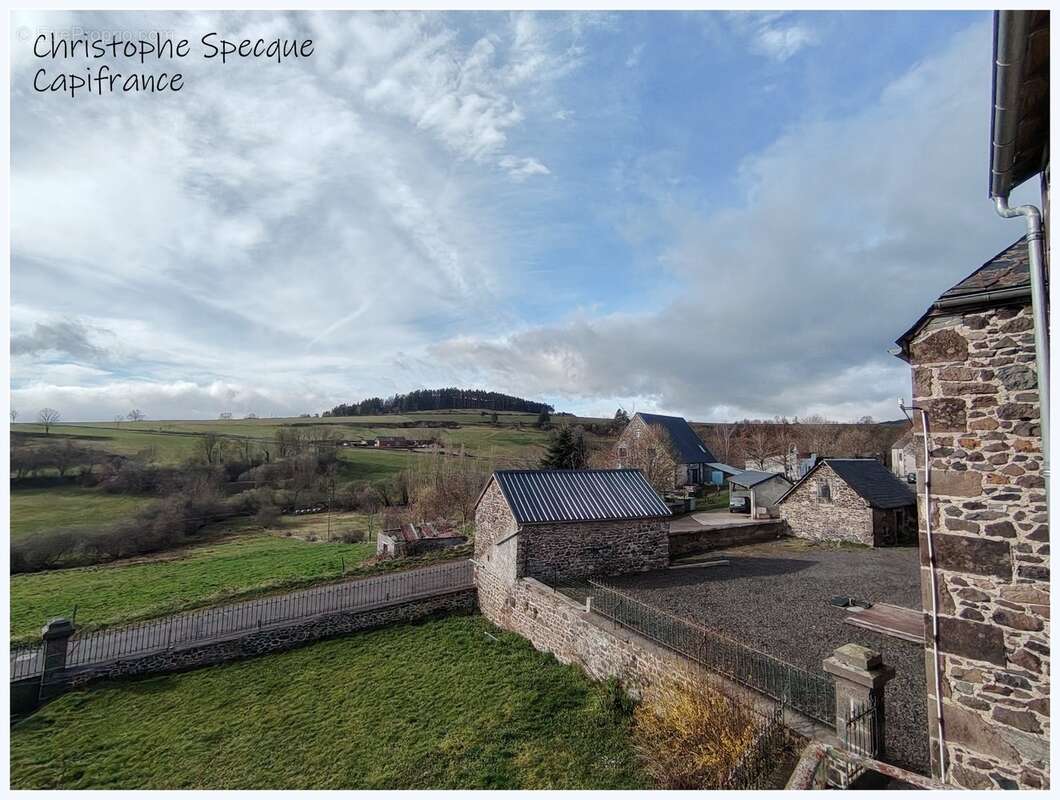 Maison de maître rénovée avec dépendances et gîte – Un bien rare au cœur de la campagne LE VERNET SAINTE MARGUERITE (63) - photo 12