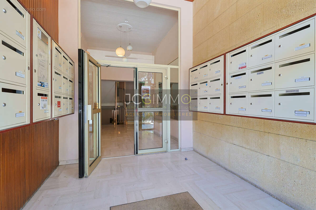 Appartement T4 vue Mer + 2 Balcons + Garage + Cave - photo 18