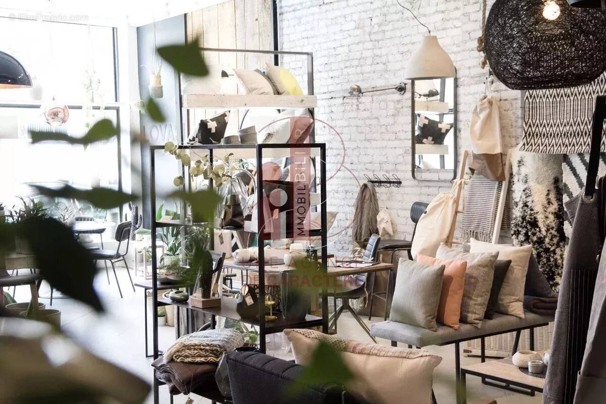 Commerce à FONTAINEBLEAU