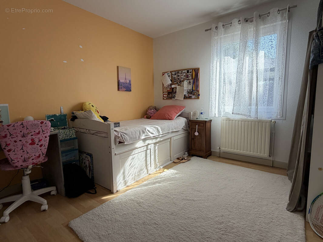 Joli pavillon en bon état, 5 chambres, terrain clos, proche du centre ville - photo 11