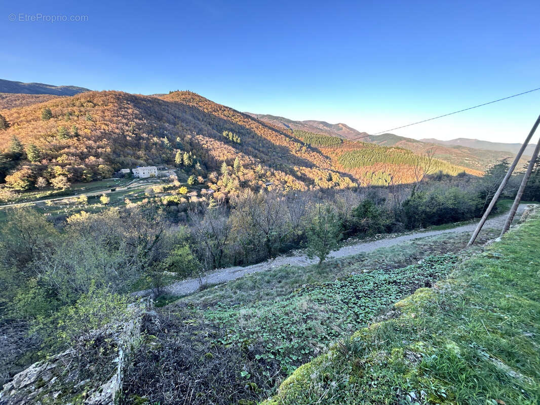 Terrain à BEZ-ET-ESPARON