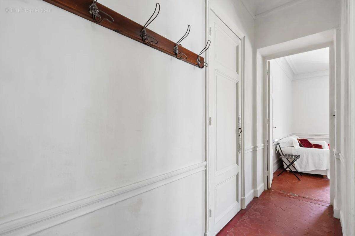 Nice Negresco : Studio dernier étage, vue mer latérale - photo 8