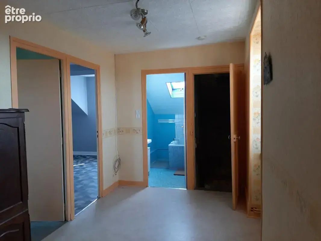 Maison mitoyenne sur 2 niveaux avec potentiel d'agrandissement ou création de logement supplémentair garages et dépendances - photo 10