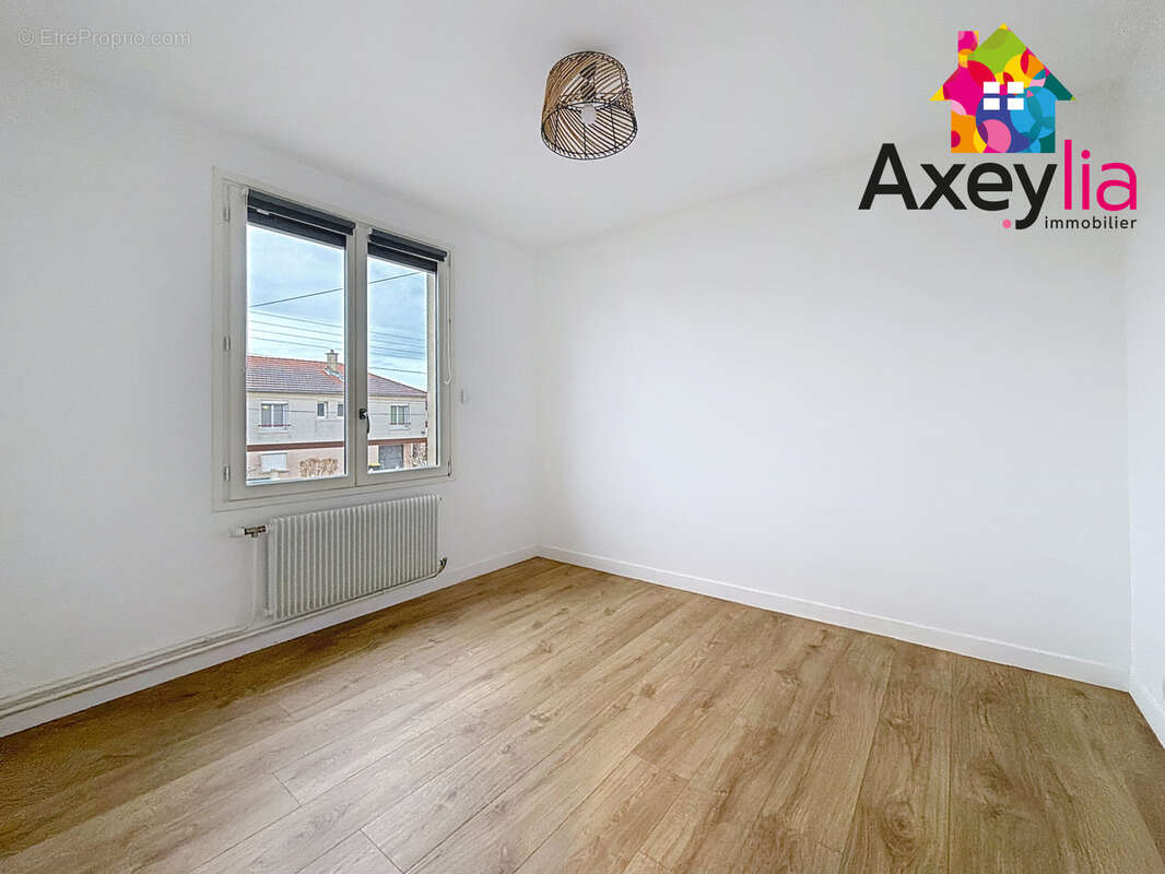 A vendre - mably - maison rénovée avec deux chambres, garage et terrain - photo 6