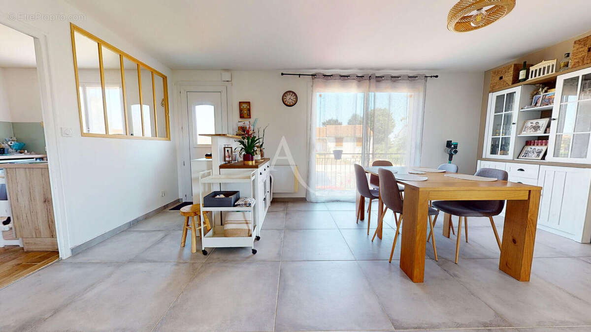 Vivonne - 3 chambres - jardin - garage - cave - photo 2