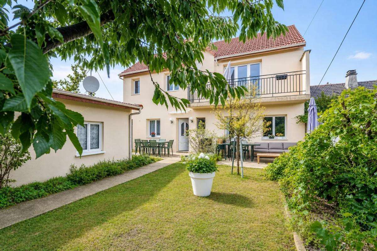 Maison de 7 pièces de 175 m² située à Le Blanc-Mesnil - photo 11