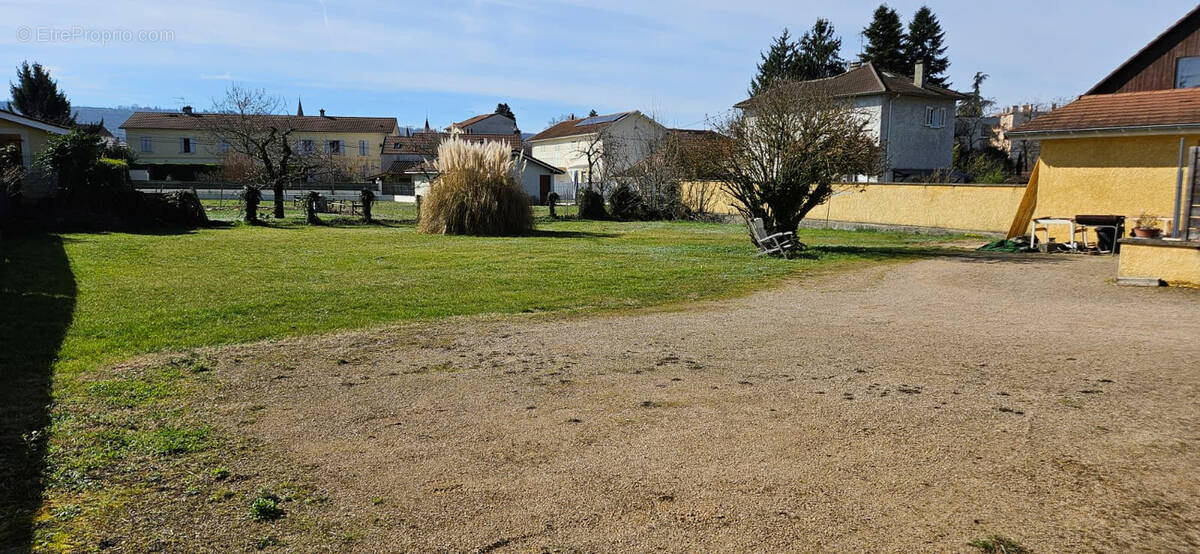 Terrain à BOURGOIN-JALLIEU