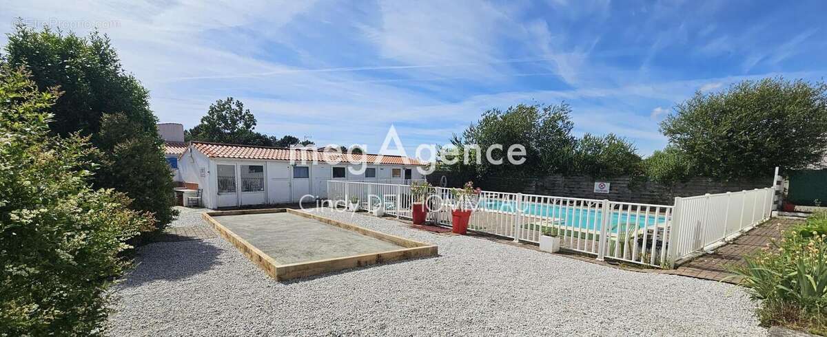 Maison T2 avec terrasse et piscine - photo 5