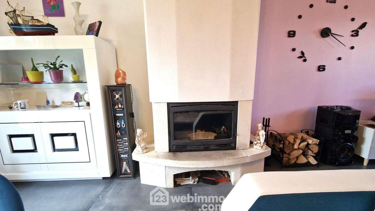 Pour vos soirées d'hiver, une cheminée insert est présente - Maison à LAON