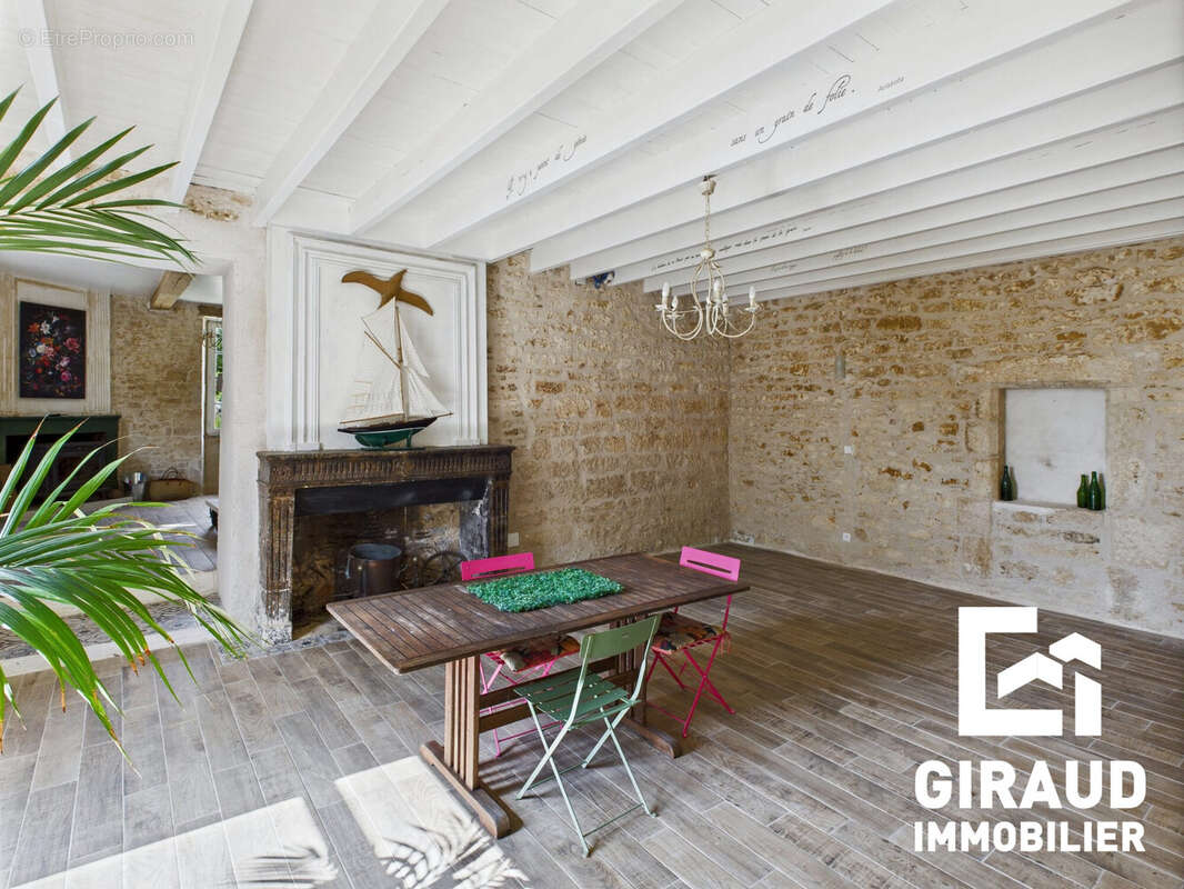 Maison à SAINT-ETIENNE-DE-BRILLOUET