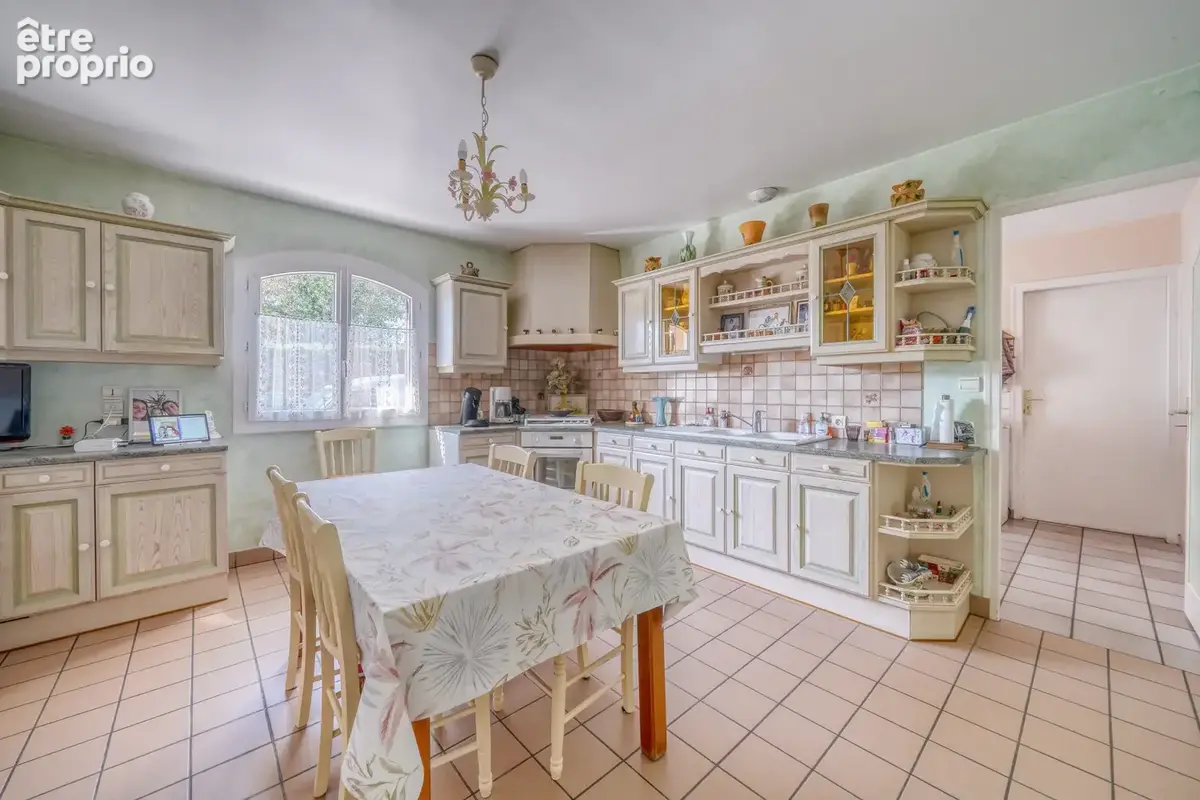 Maison 6 pièces en R+1 de 171m2 sur parcelle de 1571m2 - photo 4
