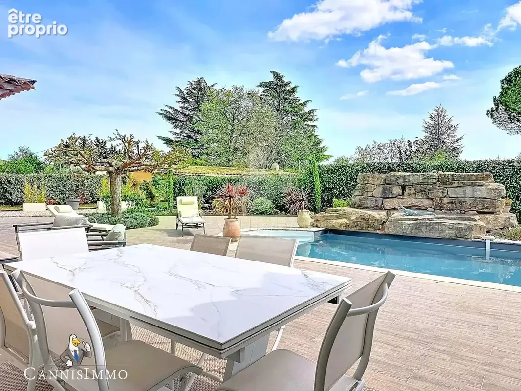 Saint cezaire residentiel  propriete plain-pied 7 pieces 203m2+2500m2 terrain plat+piscine pool house expo sud - photo 2