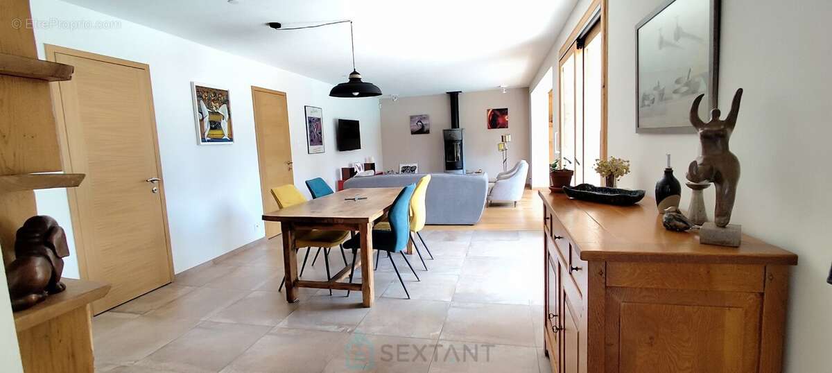 Maison de caractère entièement rénovée avec gîte, chambre d'hôtes, piscine et revenus locatifs - photo 7