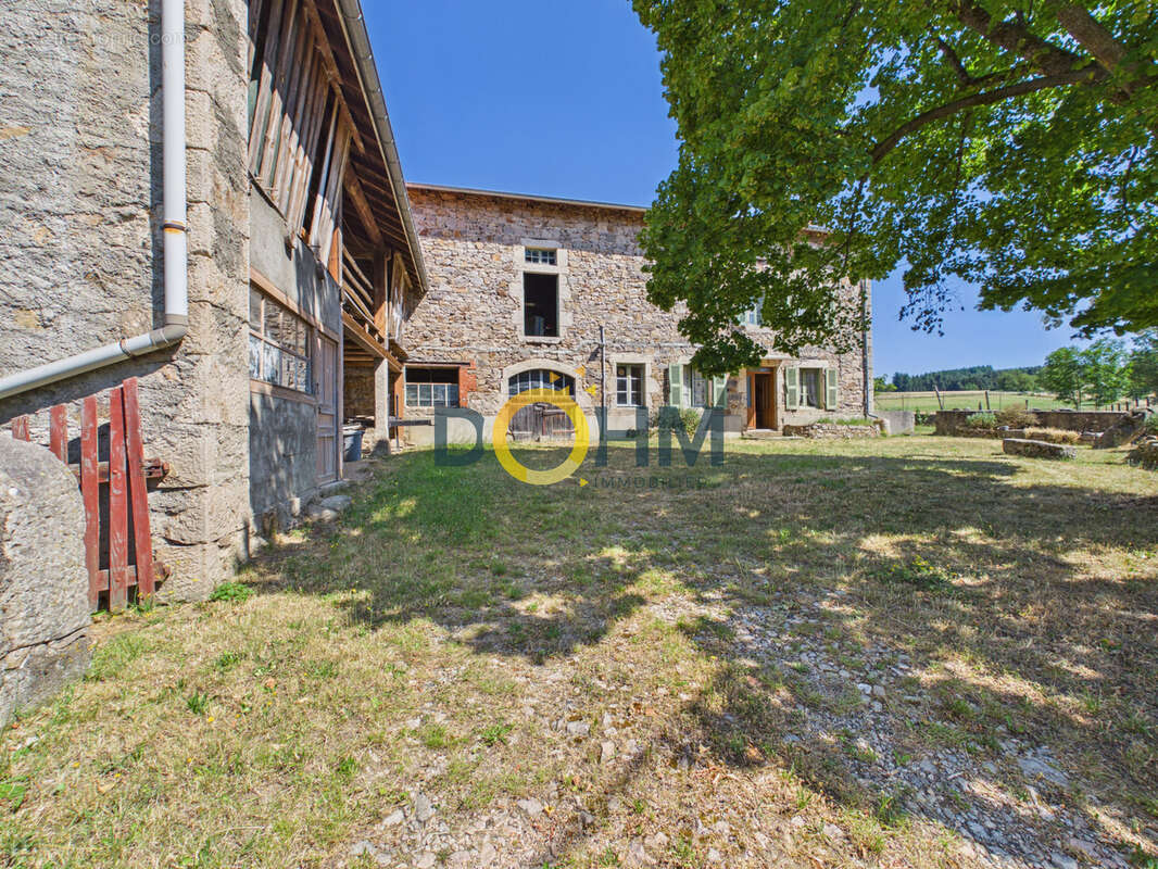 Ancien corps de ferme  sur 4000 m2 de terrain avec dependances attenantes et un hangar - photo 4