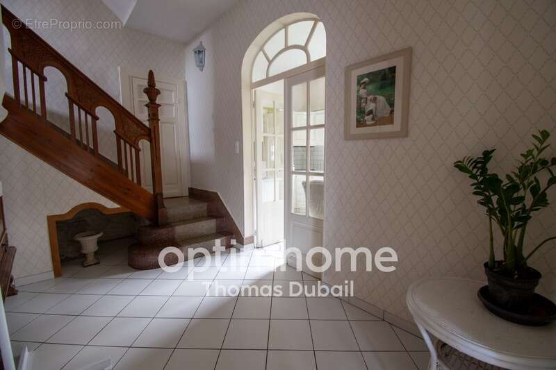 Maison de caractère 184 m² – Beaux volumes et fort potentiel proche centre-ville - photo 9