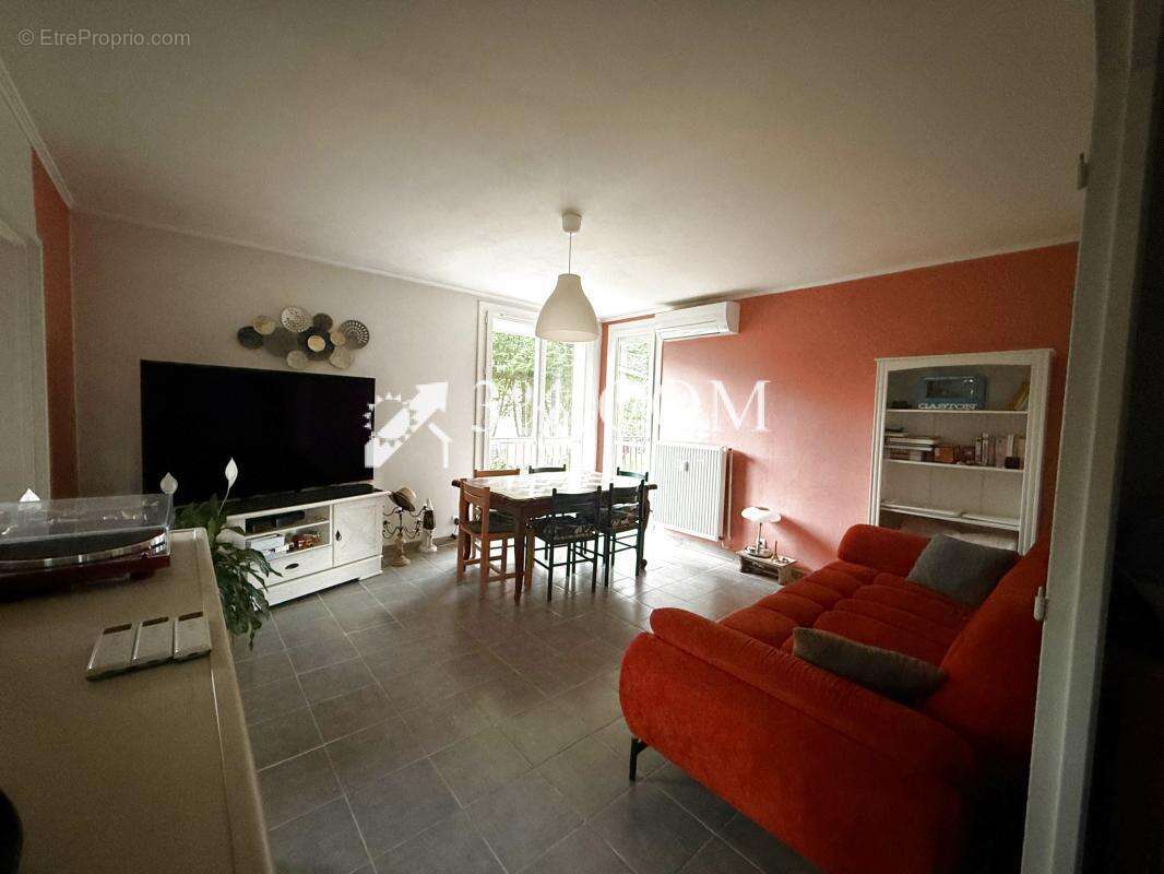 Appartement à GUILHERAND-GRANGES