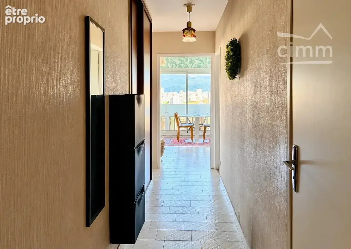 T2 rénové 43 m² – 11e étage – balcon – vue massifs - photo 6