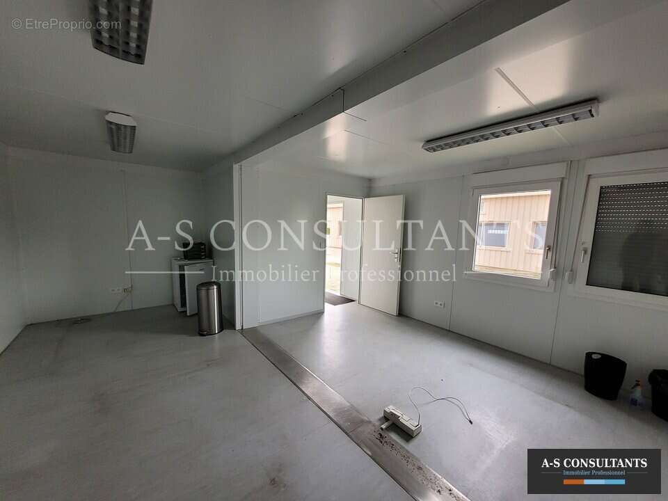 Commerce à MORAS-EN-VALLOIRE