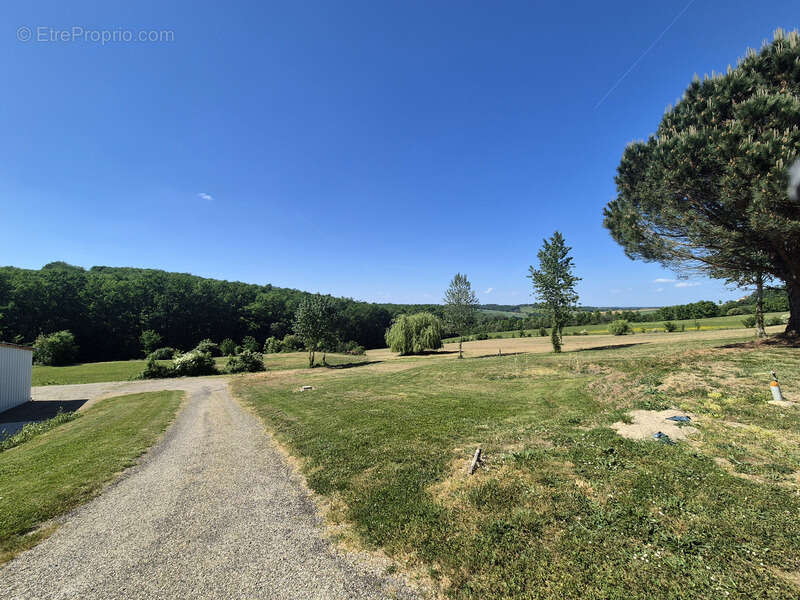 3,4 has, dépendance sécurisée de 320 m², maison plain-pied plus sous-sol, et vue dominante aux portes d'Agen - photo 28