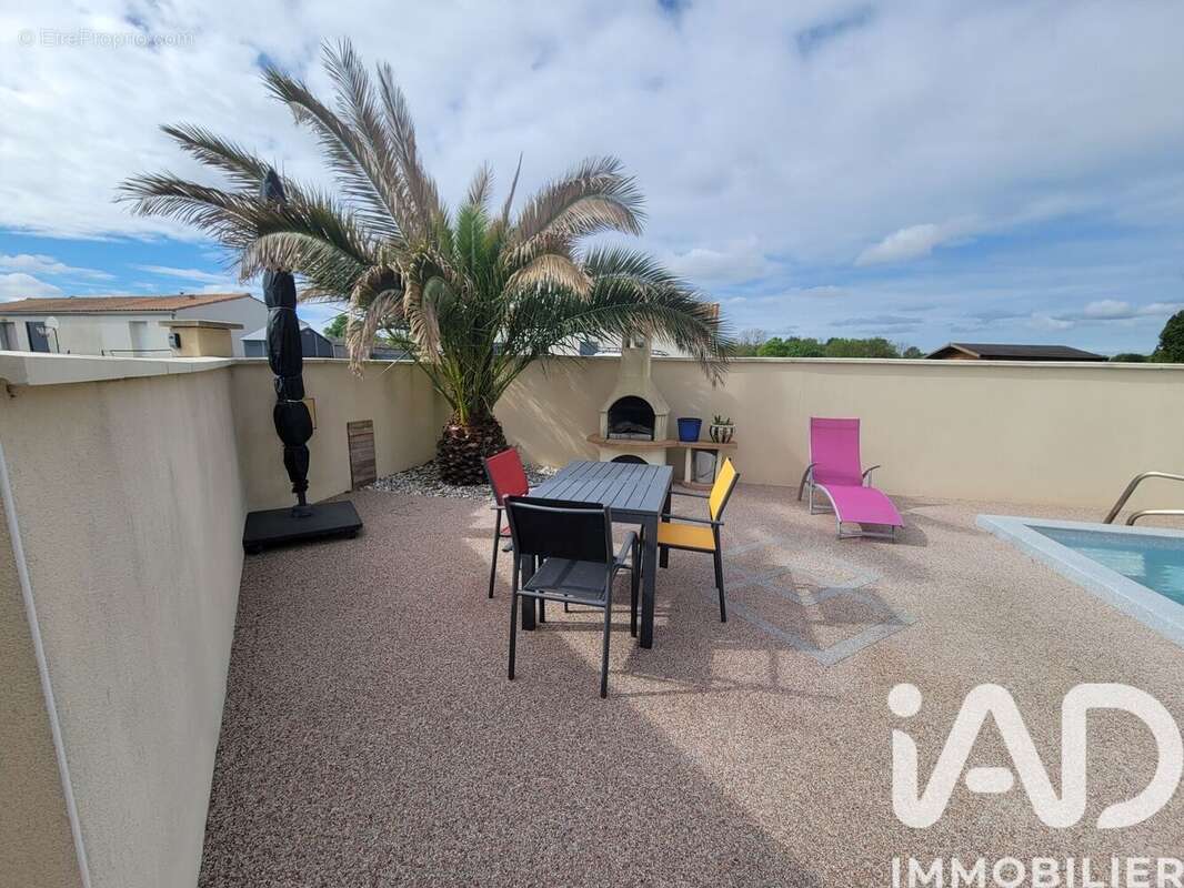 Maison 108 m² à Varzay  - photo 2