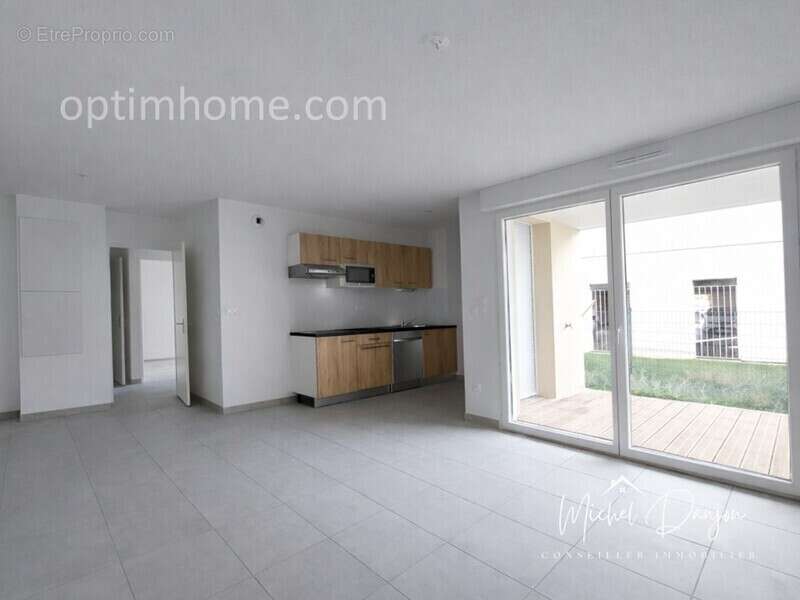 Appartement à PINS-JUSTARET
