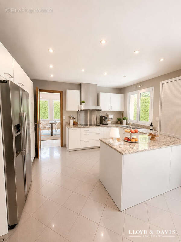 Maison 255 m² à Lamorlaye  - photo 6