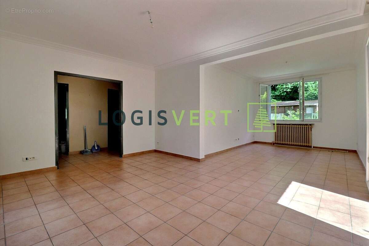 Maison 181 m² à Saint-Remy-Les-Chevreuse  - photo 3