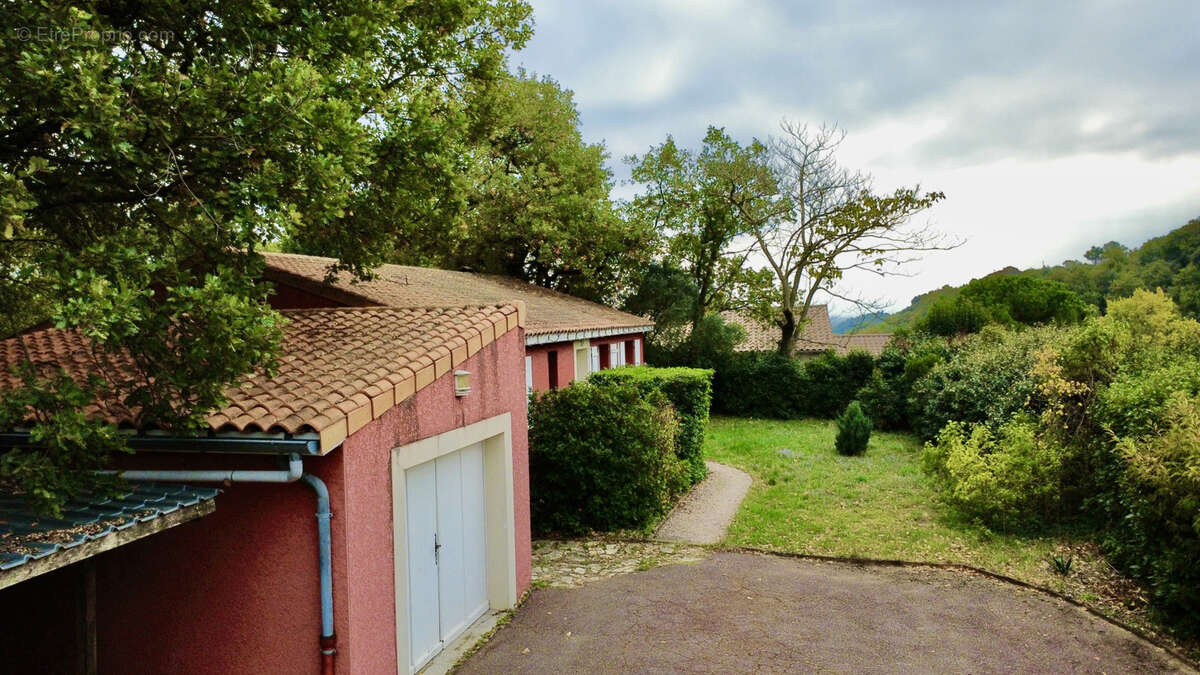Maison à CHARMES-SUR-RHONE