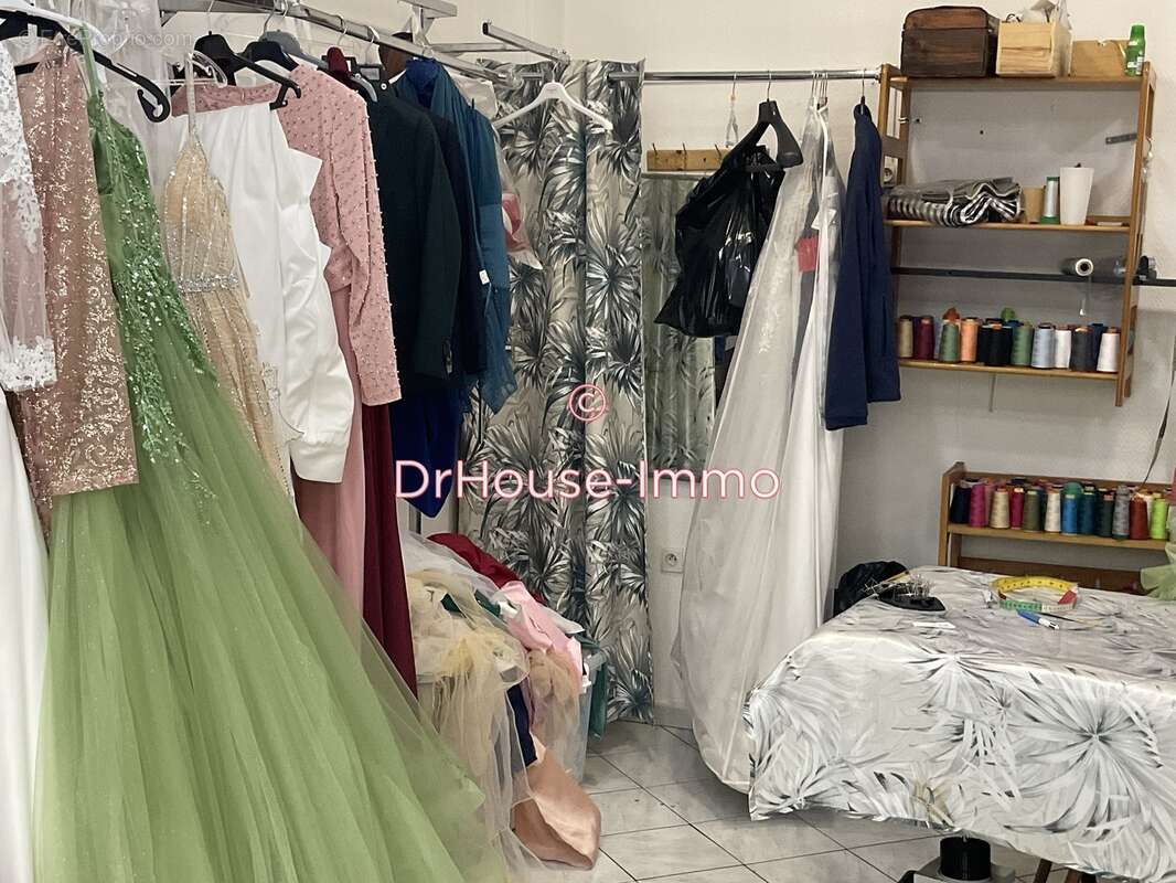 Commerce à PARIS-9E