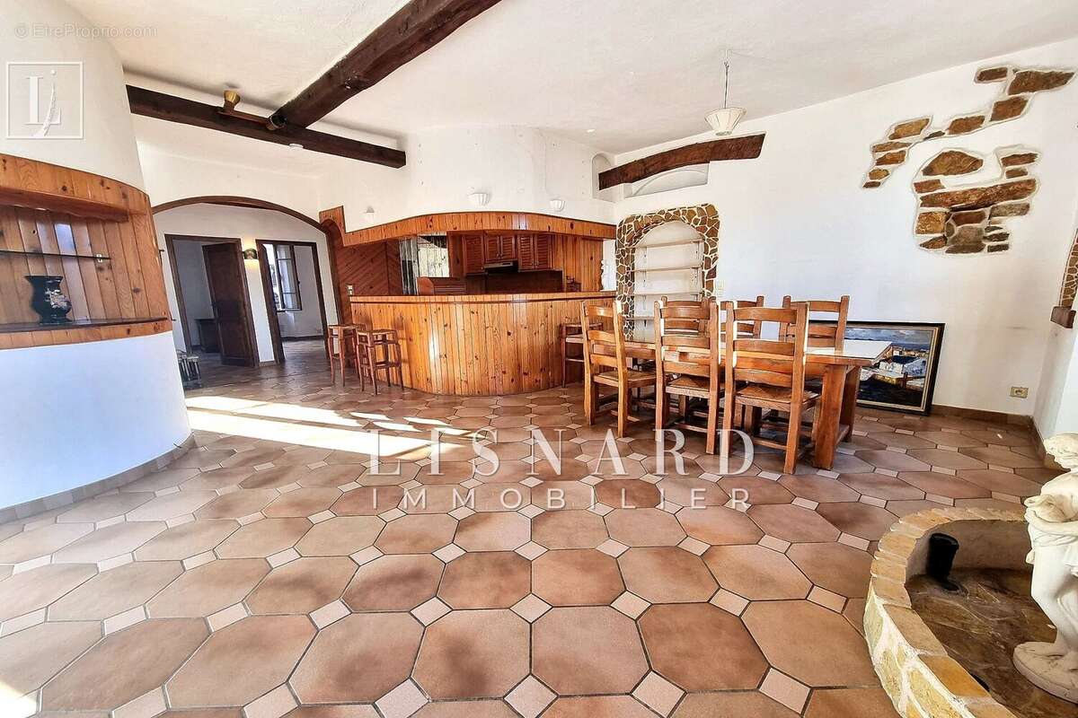 Appartement à VALLAURIS
