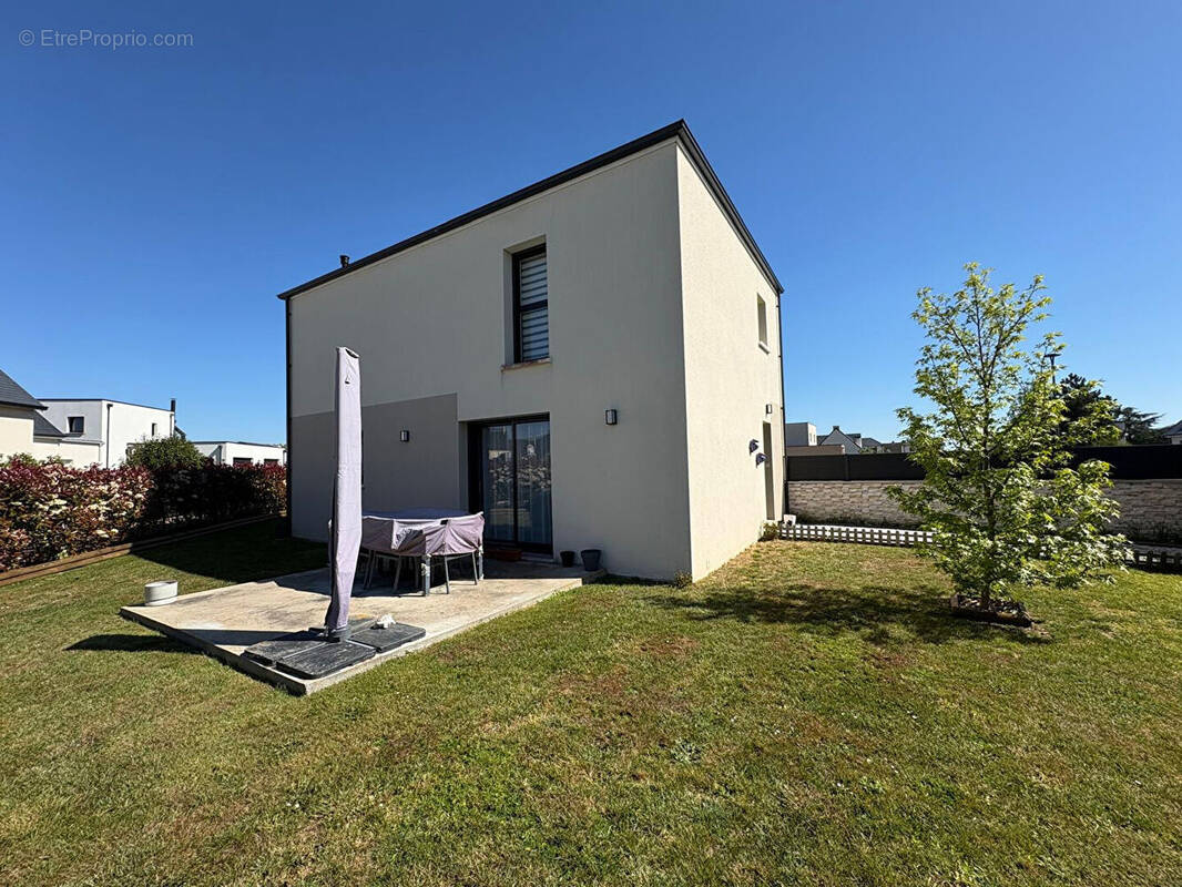 Maison à FEUGUEROLLES-BULLY