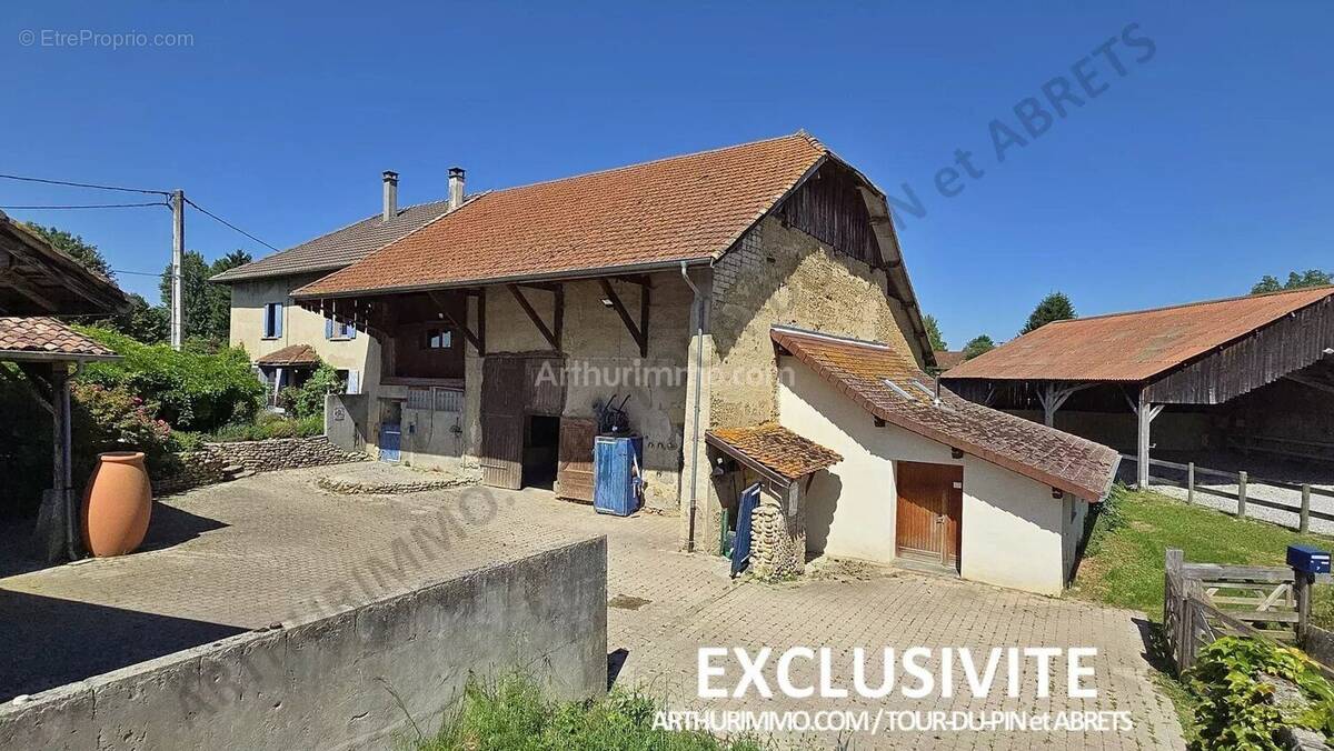 Maison à LA TOUR-DU-PIN
