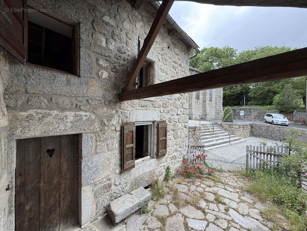 Maison à RIEUTORT-DE-RANDON