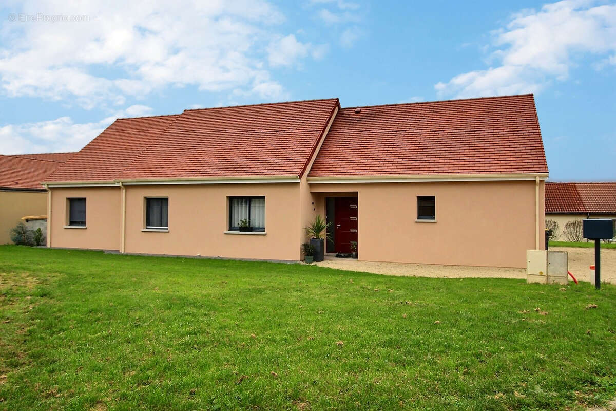 Maison à SAINT-GENGOUX-LE-NATIONAL