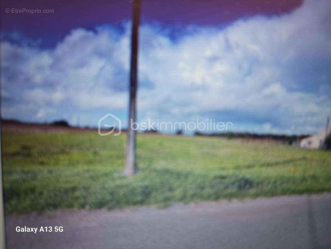 Terrain à LENCLOITRE