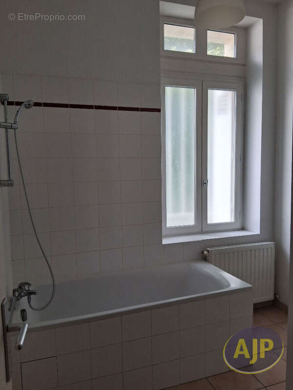 Maison à SAINT-JULIEN-BEYCHEVELLE