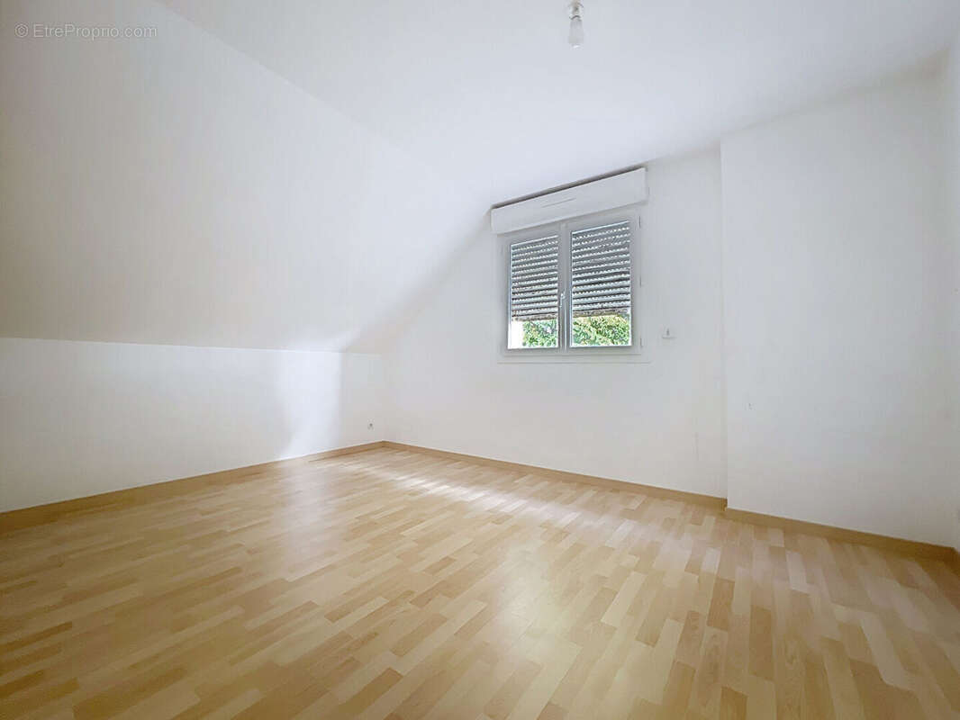 Maison à AMBILLOU-CHATEAU