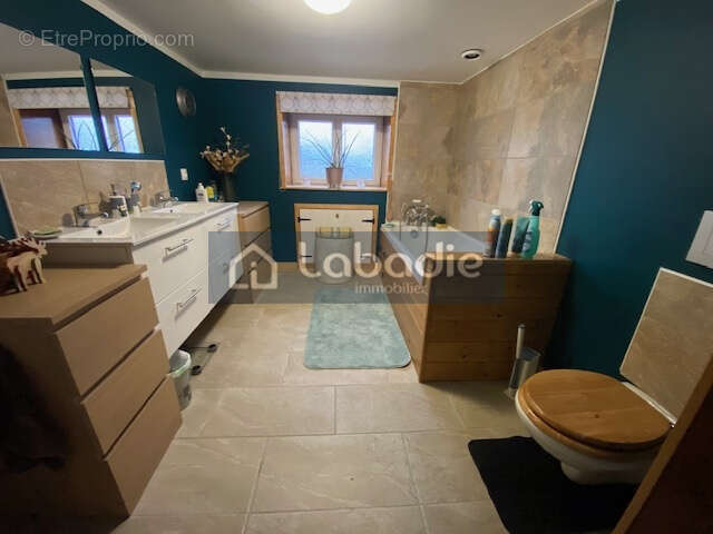Maison en excellent etat, pleine de charme, terrain de 2000m2. - photo 8