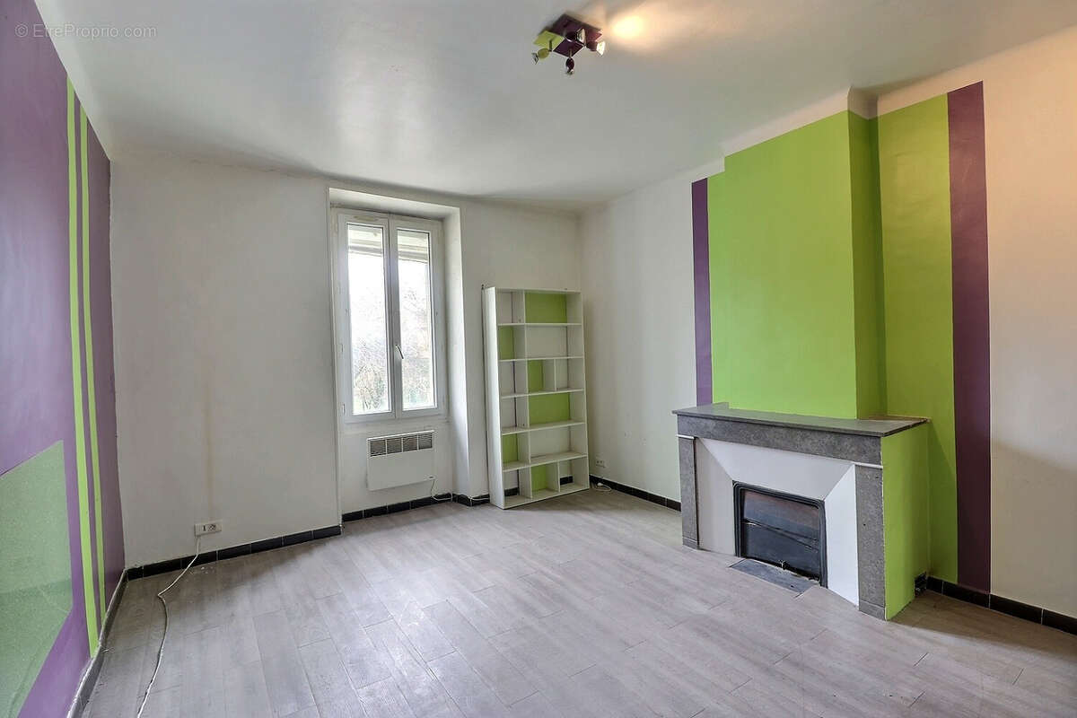 Appartement à ENTRAIGUES-SUR-LA-SORGUE
